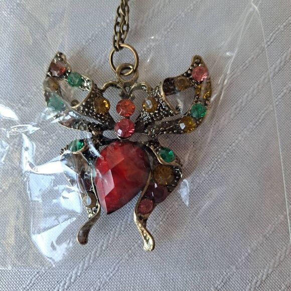 Ladies pendant necklace and earring set Nwt - Picture 3 of 5